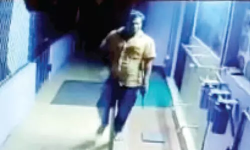 തി​രു​വ​ത്ര​യി​ൽ പ​ള്ളി​യി​ലും ക​ട​യി​ലും ക​വ​ർ​ച്ച​ശ്ര​മം