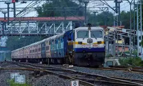 ട്രെയിൻ സർവിസുകൾ ഏപ്രിലിൽ പൂർണമായും പുനഃസ്ഥാപിക്കുമെന്ന​ വാർത്ത നിഷേധിച്ച്​ റെയിൽവേ