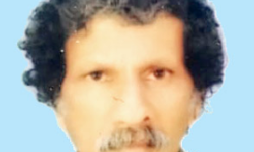 ട്രെ​യി​ൻ ത​ട്ടി മ​രി​ച്ചു