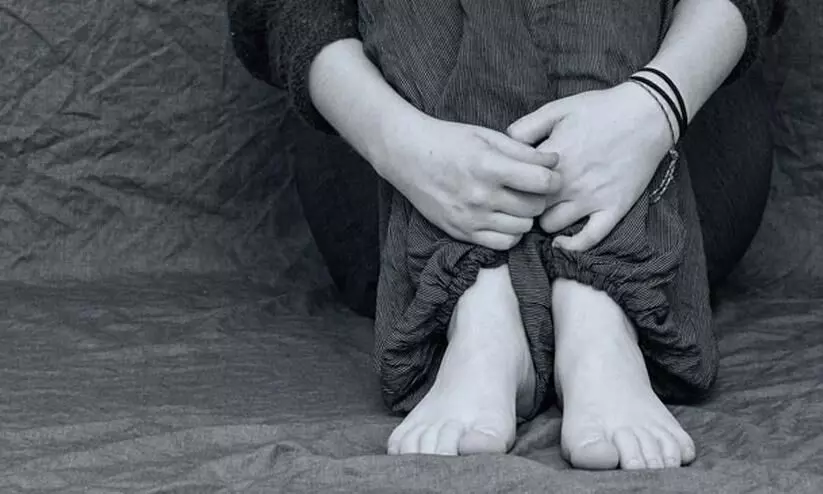 ആത്മഹത്യ ചെയ്ത 18കാരിയെ ഏഴുമാസത്തിനിടെ വിറ്റത് ഏഴുതവണ; പുറത്തുവന്നത് ഞെട്ടിക്കുന്ന വിവരങ്ങൾ ആത്മഹത്യ ചെയ്ത 18കാരിയെ ഏഴുമാസത്തിനിടെ വിറ്റത് ഏഴുതവണ; പുറത്തുവന്നത് ഞെട്ടിക്കുന്ന വിവരങ്ങൾ