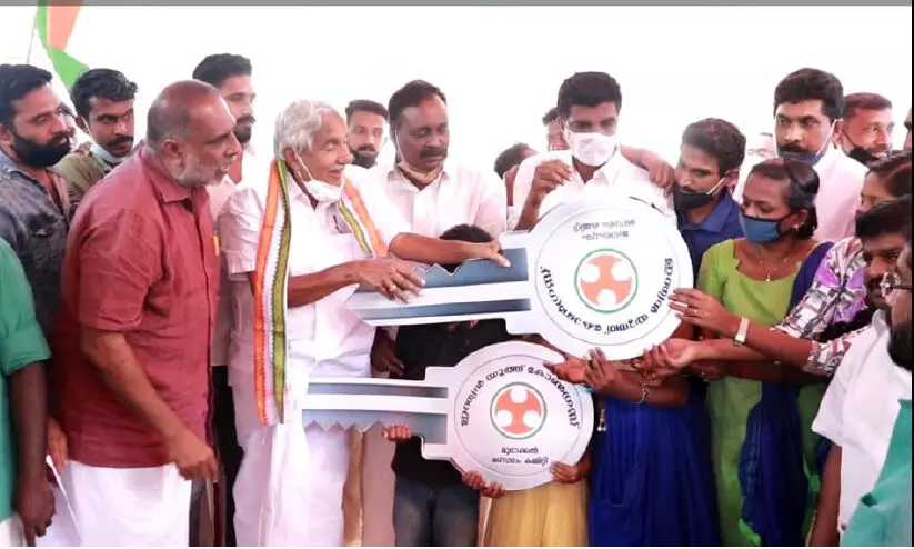 ടാർപോളിൻ വീട്ടിൽനിന്ന് സാൽവിനും സാൽവിയക്കും മോചനം ടാർപോളിൻ വീട്ടിൽനിന്ന് സാൽവിനും സാൽവിയക്കും മോചനം