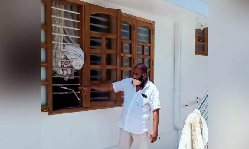 വിഴിഞ്ഞത്ത് വീട്ടിൽ കവർച്ച; ഒന്നേകാൽ ലക്ഷം നഷ്ടമായി വിഴിഞ്ഞത്ത് വീട്ടിൽ കവർച്ച; ഒന്നേകാൽ ലക്ഷം നഷ്ടമായി