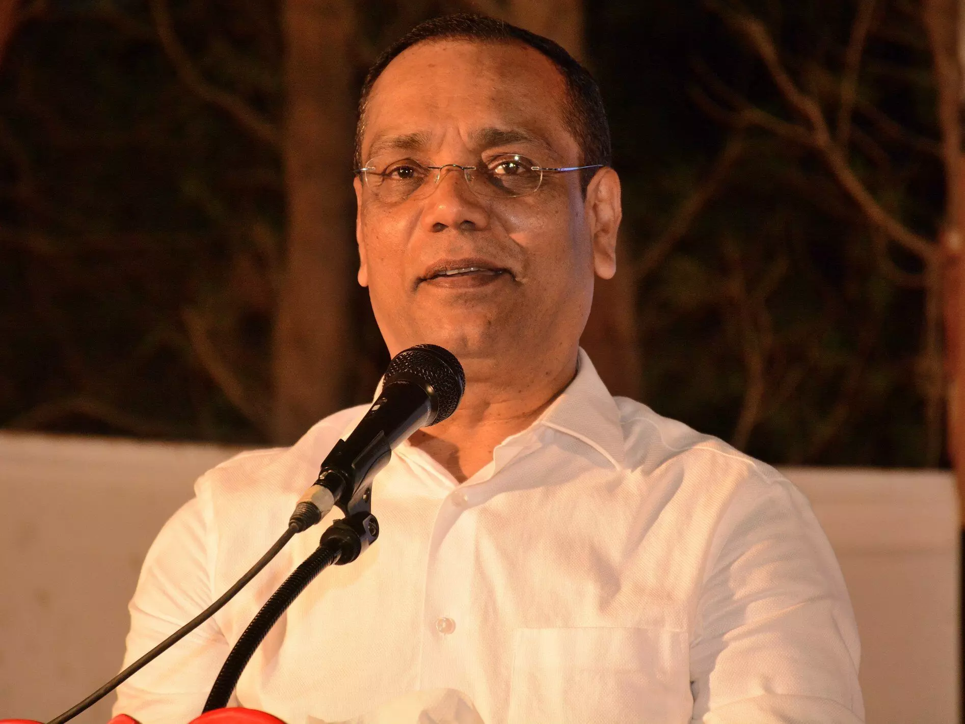 നാല് പതിറ്റാണ്ടിന്റെ നിറവിൽ പ്രവാസം: സാംസ്കാരിക പ്രവർത്തകൻ വി.കെ. അബ്ദുൽ റഊഫ് മടങ്ങുന്നു നാല് പതിറ്റാണ്ടിന്റെ നിറവിൽ പ്രവാസം: സാംസ്കാരിക പ്രവർത്തകൻ വി.കെ. അബ്ദുൽ റഊഫ് മടങ്ങുന്നു