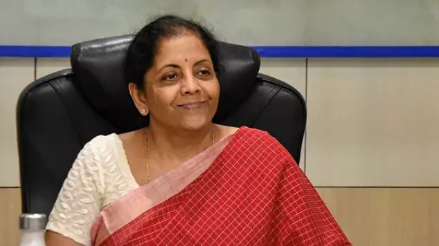 എല്ലാ ബാങ്കും സ്വകാര്യവത്കരിക്കില്ല; തൊഴിലാളികളുടെ താൽപര്യം സംരക്ഷിക്കും -ധനമന്ത്രി നിർമല സീതാരാമൻ എല്ലാ ബാങ്കും സ്വകാര്യവത്കരിക്കില്ല; തൊഴിലാളികളുടെ താൽപര്യം സംരക്ഷിക്കും -ധനമന്ത്രി നിർമല സീതാരാമൻ