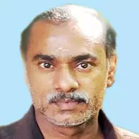 സു​രേ​ഷ് കു​മാ​ർ