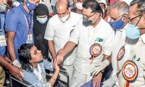 ഇരട്ടകള്‍ക്ക് സ്‌നേഹ സാന്ത്വനമായി ജീവനക്കാരുടെ ടെലിവിഷന്‍