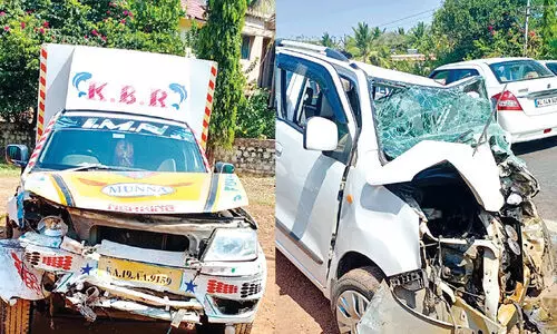 കാറും പിക്​ അപ് വാനും കൂട്ടിയിടിച്ച് അഞ്ചുപേർക്ക് പരിക്ക്