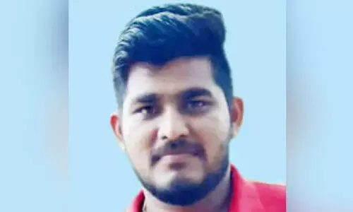 ന​വ​വ​ര​ൻ ട്രെ​യി​ൻ​ ത​ട്ടി മ​രി​ച്ച​നി​ല​യി​ൽ