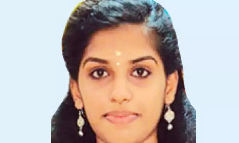 വി​ദ്യാ​ർ​ഥി​നി തൂ​ങ്ങി​മ​രി​ച്ച നി​ല​യി​ൽ