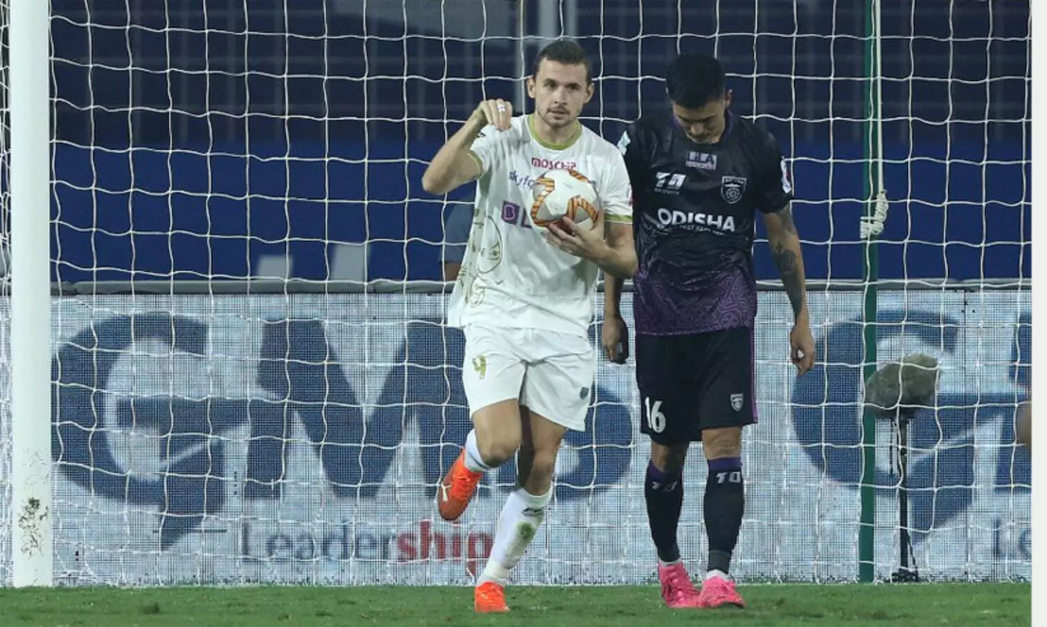 അവസാന സ്ഥാനക്കാരായ ഒഡിഷയോടും സമനില വഴങ്ങി കൊമ്പന്മാർ (2-2)