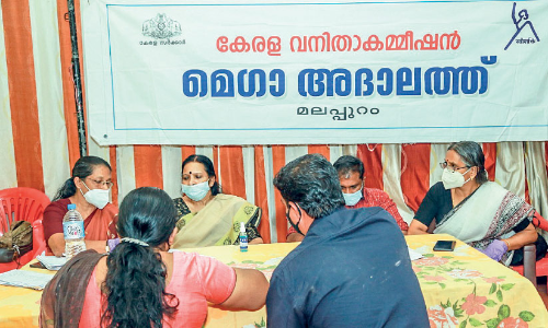 തെരഞ്ഞെടുപ്പ് കാലത്തെ അപവാദം സംബന്ധിച്ച് വനിത കമീഷനിൽ രണ്ടു പരാതികൾ