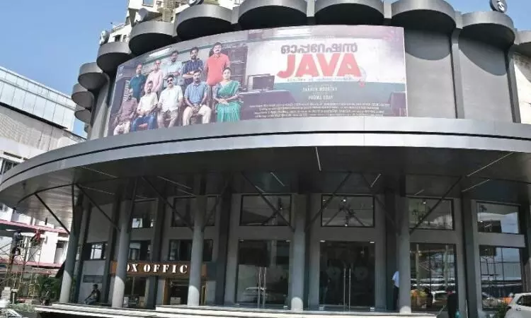 ഷേണായീസ് തിരിച്ചുവരുേമ്പാൾ വിസ്താരമയിൽ ഒാടുന്നു, ഓർമ്മയുടെ റീലുകൾ... ഷേണായീസ് തിരിച്ചുവരുേമ്പാൾ വിസ്താരമയിൽ ഒാടുന്നു, ഓർമ്മയുടെ റീലുകൾ...