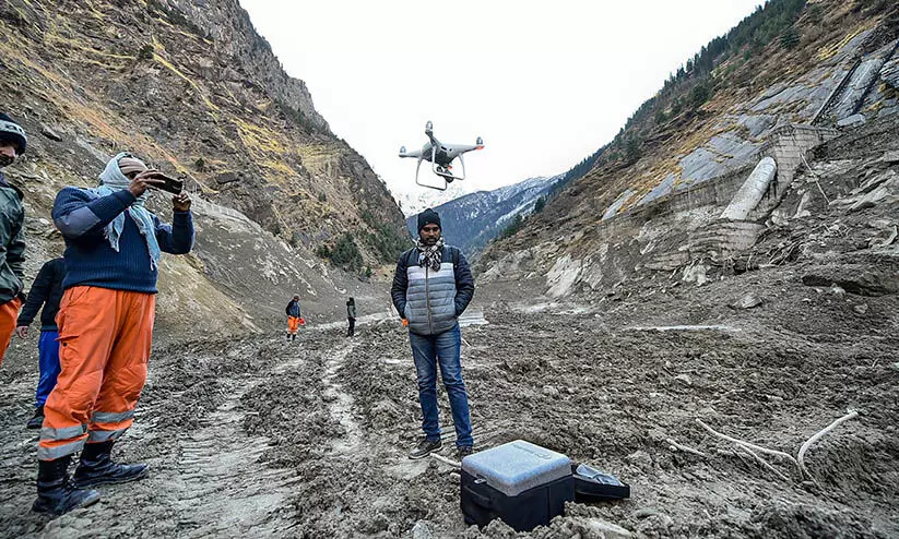 തപോവൻ ദുരന്തം: തുരങ്കത്തിൽ കുടുങ്ങിയവരെ രക്ഷപ്പെടുത്താൻ ശ്രമം തുടരുന്നു തപോവൻ ദുരന്തം: തുരങ്കത്തിൽ കുടുങ്ങിയവരെ രക്ഷപ്പെടുത്താൻ ശ്രമം തുടരുന്നു
