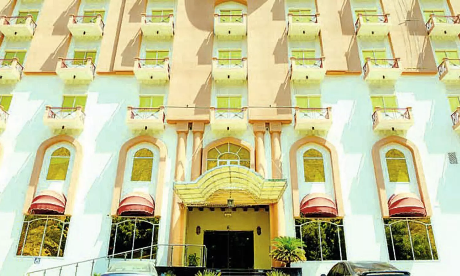 ബി​സി​ന​സ്​: മി​ക​ച്ച ക്വാ​റ​​ൻ​റീ​ൻ പാ​ക്കേ​ജു​മാ​യി    ഗോ​ൾ​ഡ​ൻ ഒ​യാ​സി​സ്​ ഹോ​ട്ട​ൽ