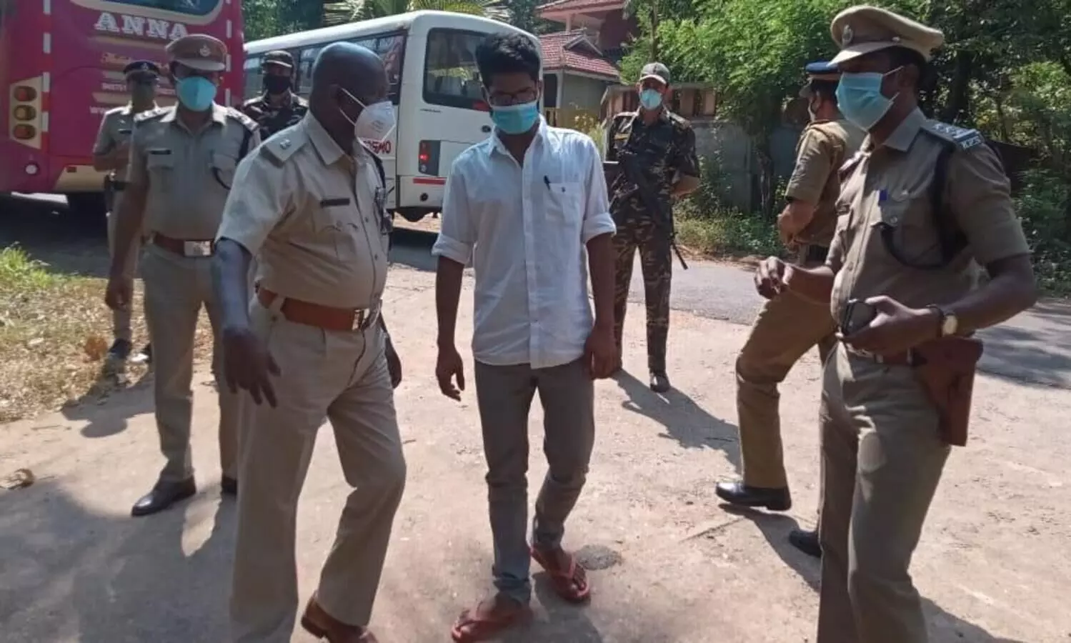 ആന്ധ്രയിൽ അറസ്റ്റിലായ മാവോവാദി സൂര്യയെ അമ്പായത്തോട്ടിൽ എത്തിച്ച് തെളിവെടുപ്പ് നടത്തി