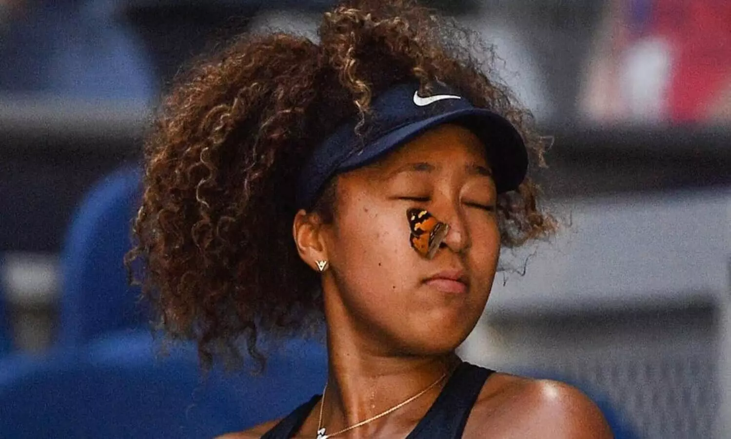 ടെന്നീസ്​ കളിക്കിടെ ഒരു പരസ്യ ചുംബനം; വിഡിയോ ഏറ്റെടുത്ത്​ കായികപ്രേമികൾ