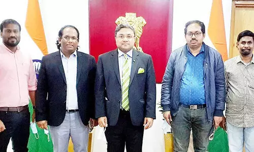 കേ​ര​ള അ​സോ​സി​യേ​ഷ​ൻ ഭാ​ര​വാ​ഹി​ക​ൾ അം​ബാ​സ​ഡ​റെ സ​ന്ദ​ർ​ശി​ച്ചു