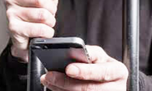 ഭ​ക്ഷ​ണ​ത്തി​നൊ​പ്പം ജ​യി​ലി​ലേ​ക്ക് ഫോ​ൺ ക​ട​ത്താ​നു​ള്ള ശ്ര​മം പി​ടി​കൂ​ടി