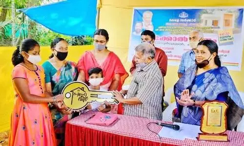 വീ​ര​മൃ​ത്യു വ​രി​ച്ച ഹ​വി​ല്‍ദാ​ര്‍ വ​സ​ന്ത​കു​മാ​റി​െൻറ കു​ടും​ബ​ത്തി​ന് വീ​ട് കൈ​മാ​റി