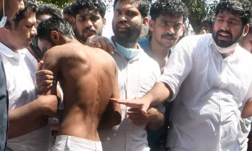 ലാത്തിവീ​ശൽ, ജലപീരങ്കി, ഗ്രനേഡ്​; തടയാനാകാതെ പ്രതിഷേധത്തിര