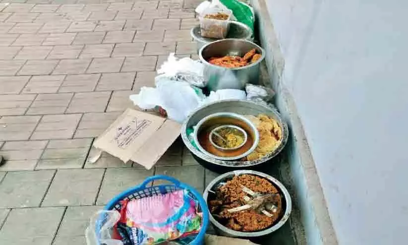 Inspection of hotels in Manjeri; Caught stale food