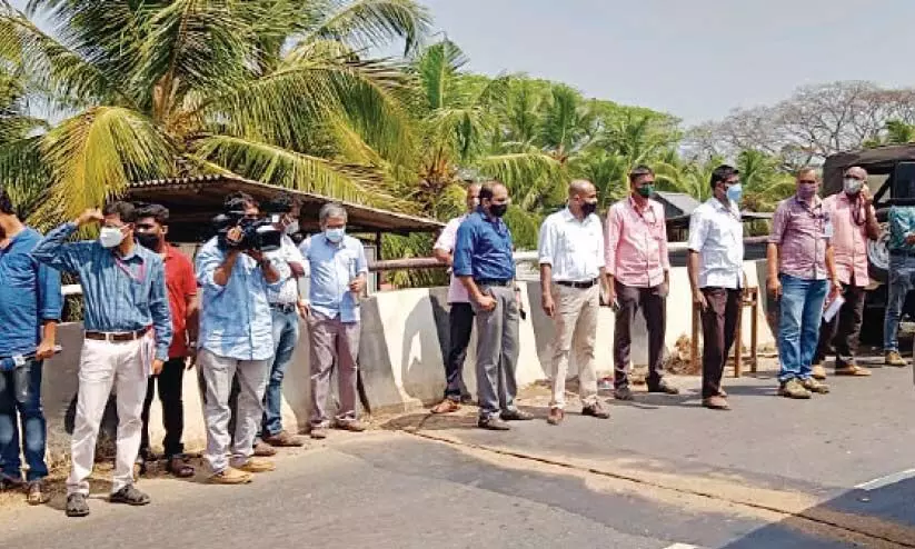 പാപ്പിനിശ്ശേരി മേൽപ്പാല നിര്മാണത്തില് അപാകത: വിജിലൻസ് സംഘം പരിശോധന തുടങ്ങി പാപ്പിനിശ്ശേരി മേൽപ്പാല നിര്മാണത്തില് അപാകത: വിജിലൻസ് സംഘം പരിശോധന തുടങ്ങി