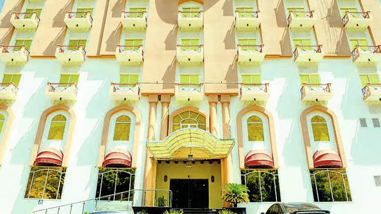 ബി​സി​ന​സ്​: മി​ക​ച്ച ക്വാ​റ​​ൻ​റീ​ൻ പാ​ക്കേ​ജു​മാ​യി    ഗോ​ൾ​ഡ​ൻ ഒ​യാ​സി​സ്​ ഹോ​ട്ട​ൽ