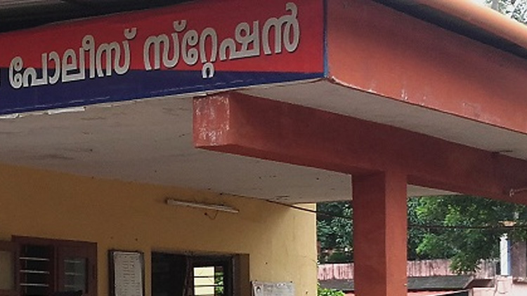 ലൈംഗിക പീഡനക്കേസ്: പൊലീസ് ഇന്സ്പെക്ടറെ റിമാൻഡ് ചെയ്തു ലൈംഗിക പീഡനക്കേസ്: പൊലീസ് ഇന്സ്പെക്ടറെ റിമാൻഡ് ചെയ്തു