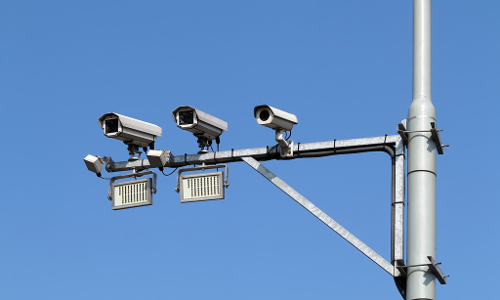 ഇൻഷുറൻസ്​ മുതൽ ഹെൽമറ്റ്​ വരെ; ഗതാഗതക്കുറ്റങ്ങൾ പിടികൂടാൻ നിർമിതബുദ്ധി