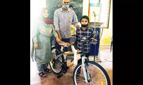 അധ്യാപിക വാക്കുപാലിച്ചു; എൽ.എസ്.എസ് ജേതാക്കൾക്ക് ഗിയർ സൈക്കിൾ