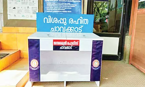 ചാവക്കാട് നഗരത്തിൽ ഇനി പട്ടിണിയില്ല; ഉച്ചയൂണുമായി പൊലീസ്