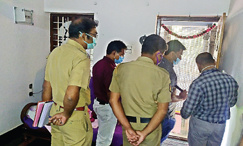 ചെ​ട്ടി​ച്ചാ​ലി​ൽ വീ​ട്​ കു​ത്തി​ത്തു​റ​ന്ന്​ 95 പ​വ​ൻ ക​വ​ർ​ന്നു