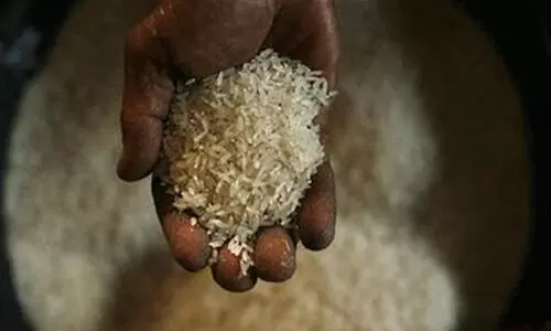 ഗോ​ഡൗ​ണി​ൽ പ​രി​ശോ​ധ​ന; റേ​ഷ​ന​രി പി​ടി​ച്ചെ​ടു​ത്തു