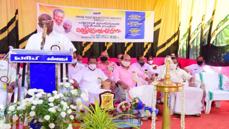 സൗരോർജത്തിലൂടെ 1000 മെഗാവാട്ട് വൈദ്യുതി ഉൽപാദിപ്പിക്കും –മന്ത്രി സൗരോർജത്തിലൂടെ 1000 മെഗാവാട്ട് വൈദ്യുതി ഉൽപാദിപ്പിക്കും –മന്ത്രി