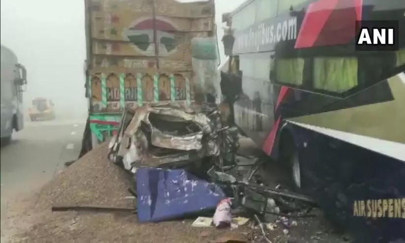 vehicles collide at Yamuna Expressway