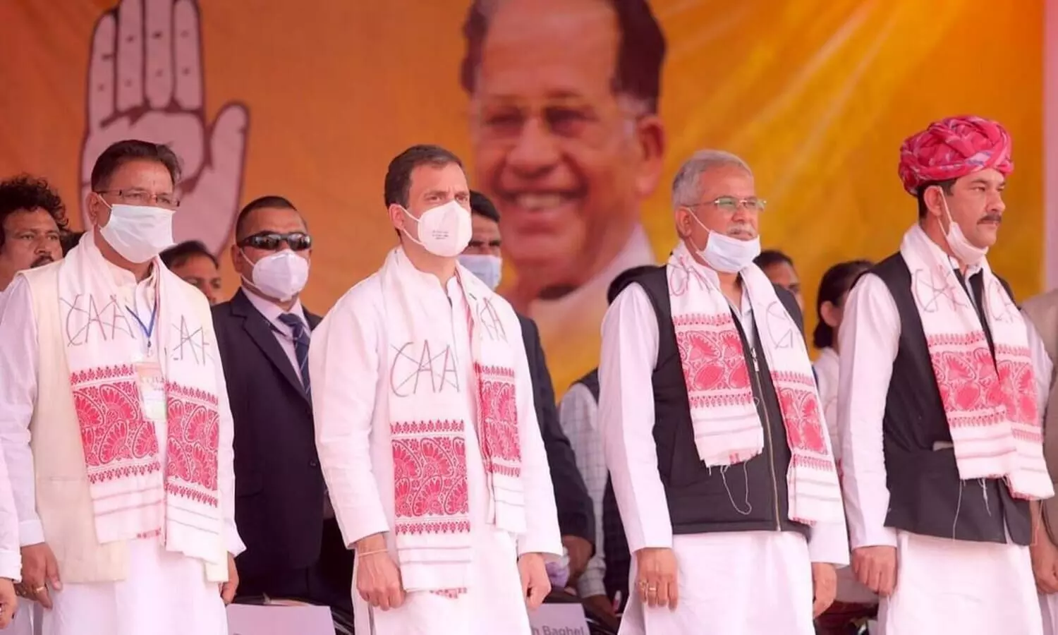അസമിൽ നോ സി.എ.എ ഷാൾ ധരിച്ച്​ രാഹുലും കോൺഗ്രസ്​ നേതാക്കളും
