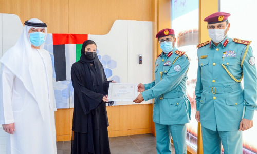 യുവതിയുടെ സത്യസന്ധതക്ക് ഷാര്‍ജ പൊലീസി​െൻറ ആദരം