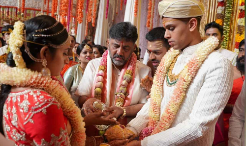 ഡി.കെ. ശിവകുമാറിന്‍റെ മകൾ വിവാഹിതയായി; വരൻ ബി.ജെ.പി നേതാവ്​ എസ്​.എം.​ കൃഷ്​ണയുടെ പേരക്കുട്ടി