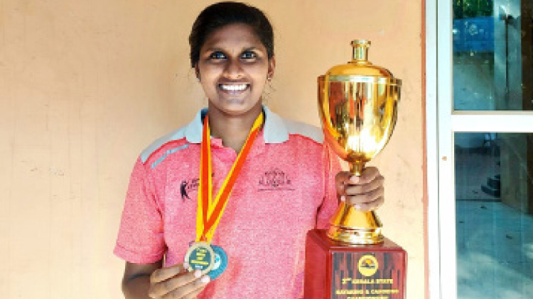 നേട്ടത്തിെൻറ നിറവിൽ വീണ്ടും അനഘ നേട്ടത്തിെൻറ നിറവിൽ വീണ്ടും അനഘ