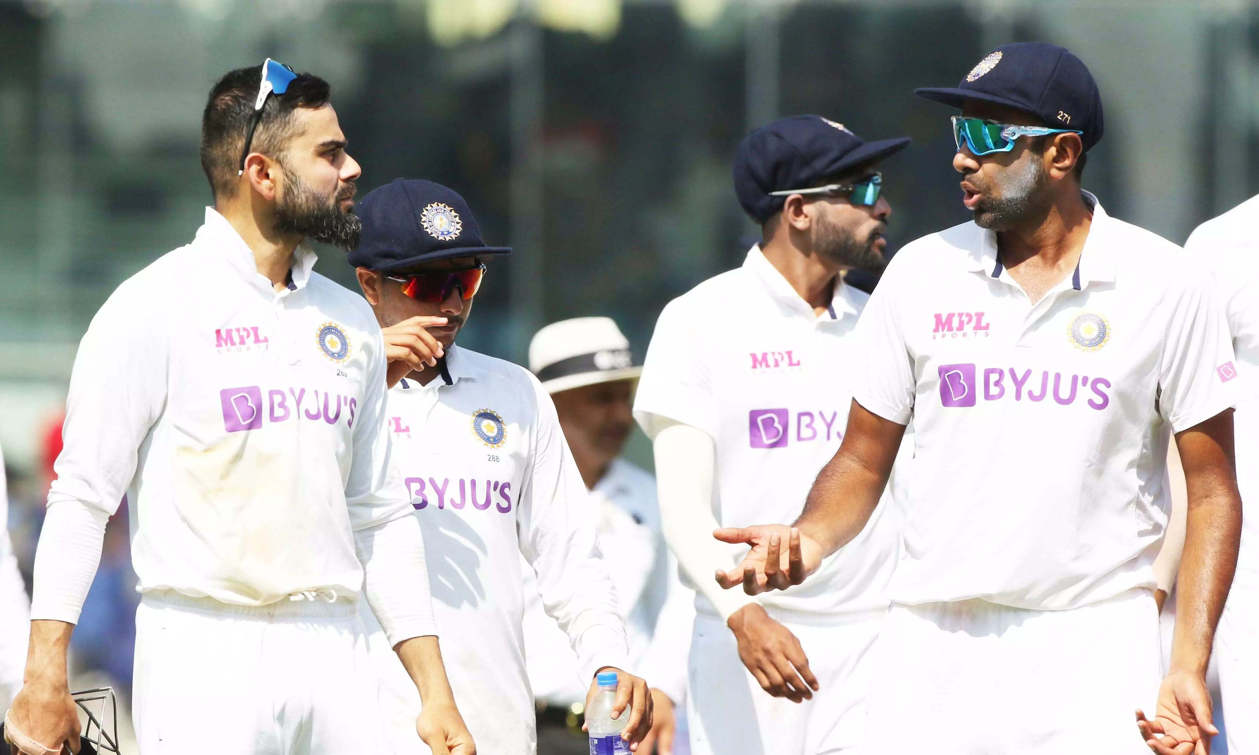 വാരിക്കുഴിയിലെ കൊലപാതകം; ഇംഗ്ലണ്ടിനെ കറക്കി വീഴ്ത്തി ഇന്ത്യ വാരിക്കുഴിയിലെ കൊലപാതകം; ഇംഗ്ലണ്ടിനെ കറക്കി വീഴ്ത്തി ഇന്ത്യ