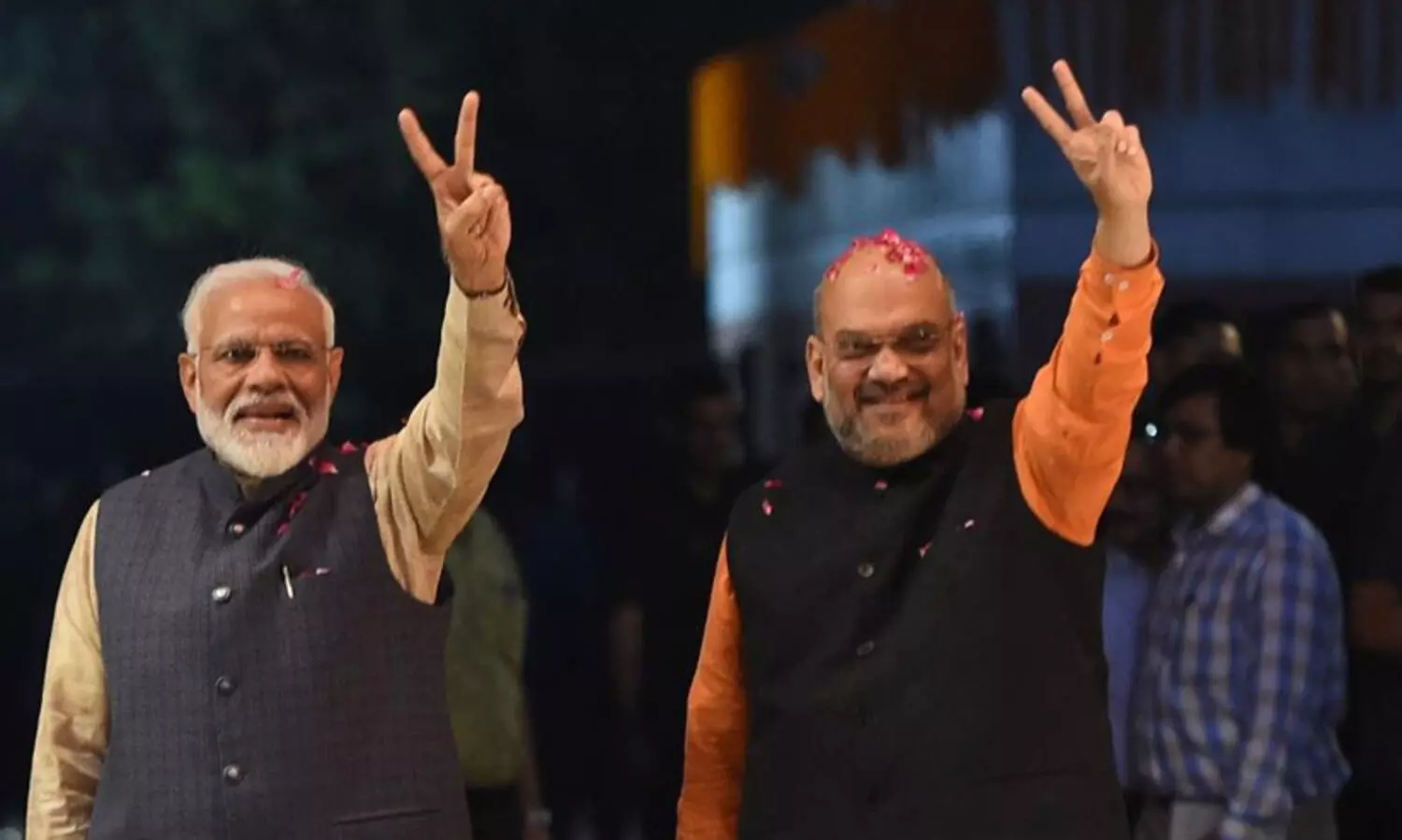 മോദിക്ക് പിന്നാലെ അമിത് ഷായും കോവിഡ് വാക്സിൻ സ്വീകരിച്ചു