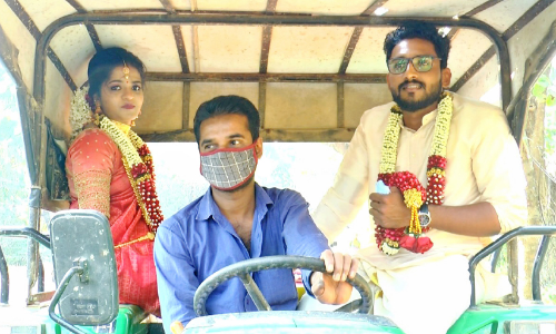 ക​ര്‍ഷ​ക സമരത്തിന്​ പിന്തുണയുമായി വധുവരന്മാര്‍ ട്രാക്റില്‍