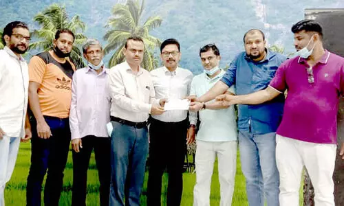 ഒ.​ഐ.​സി.​സി ജി​ദ്ദ സു​നി​ത ചി​കി​ത്സ ധ​ന​സ​ഹാ​യം കൈ​മാ​റി