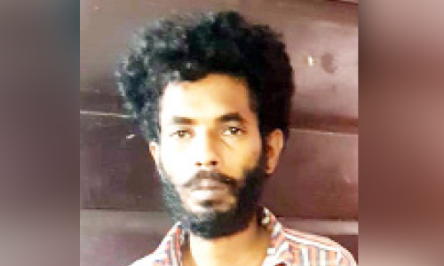 എ​ക്സൈ​സ് സം​ഘ​ത്തിന്‍റെ വി​ല​ങ്ങ് ത​ട്ടി​പ്പ​റി​ച്ച്​ ഓ​ടി​യ യു​വാ​വ് അ​റ​സ്​​റ്റി​ൽ