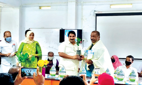 വ​ളാ​ഞ്ചേ​രി ന​ഗ​ര​സ​ഭ​യി​ലെ മികച്ച കർഷകരെ ആദരിച്ചു