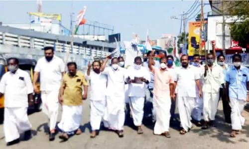 മാണി സി. കാപ്പ​െൻറ കോലം കത്തിച്ചു