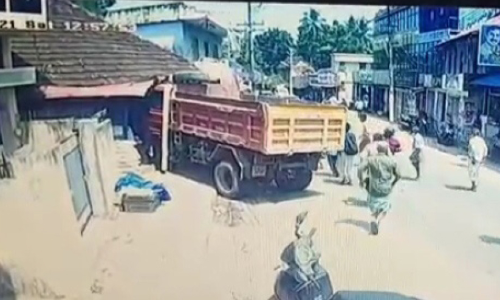 മിനി ലോറി കടയിലേക്ക് ഇടിച്ചുകയറി രണ്ടുപേര്‍ക്ക് പരിക്ക്