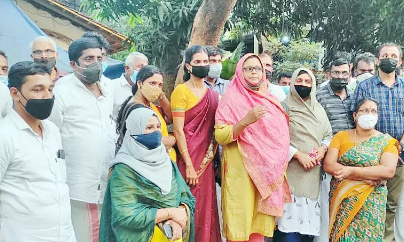 പ്രവാസിയെ തട്ടിക്കൊണ്ടുപോയ സംഭവം: യു.ഡി.എഫ് പ്രത്യക്ഷ സമരത്തിന് പ്രവാസിയെ തട്ടിക്കൊണ്ടുപോയ സംഭവം: യു.ഡി.എഫ് പ്രത്യക്ഷ സമരത്തിന്