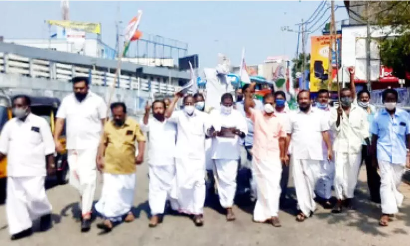 മാണി സി. കാപ്പ​െൻറ കോലം കത്തിച്ചു