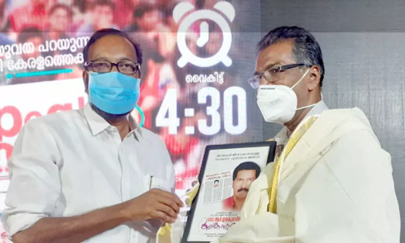 വൈകല്യത്തെ അതിജീവിച്ച ഡോ. ജയകുമാർ സംസ്ഥാന പുരസ്കാര നിറവിൽ